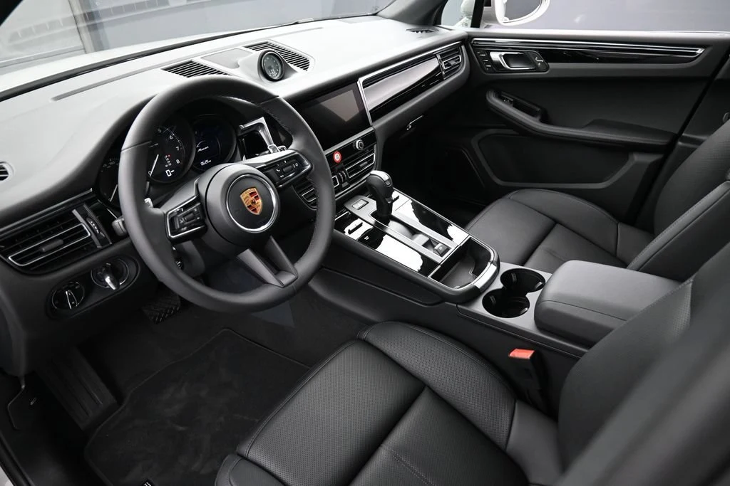 2026 Porsche Macan interior, dashboard, Black