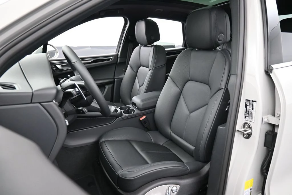 2026 Porsche Macan interior, seats, Black