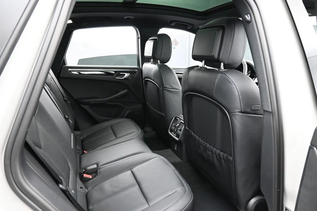 2026 Porsche Macan interior, seats, Black