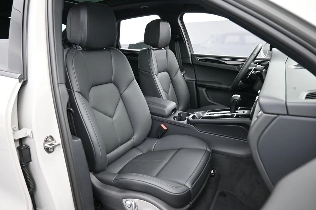 2026 Porsche Macan interior, seats, Black