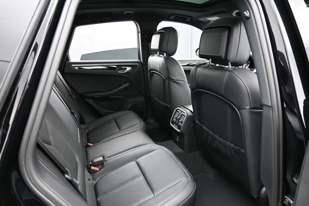 2026 Porsche Macan interior, seats, Black
