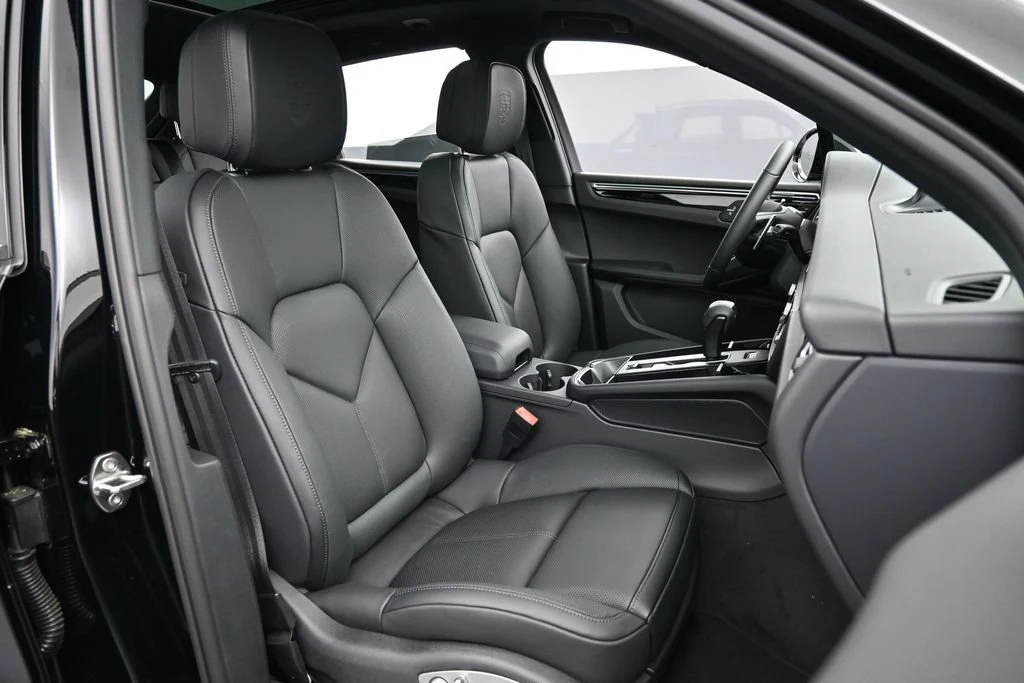 2026 Porsche Macan interior, seats, Black