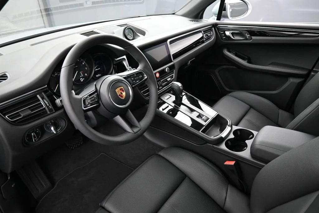 2026 Porsche Macan interior, dashboard, Black