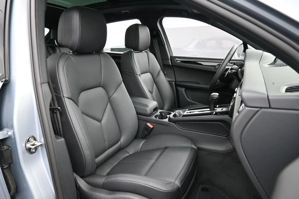 2026 Porsche Macan interior, seats, Black