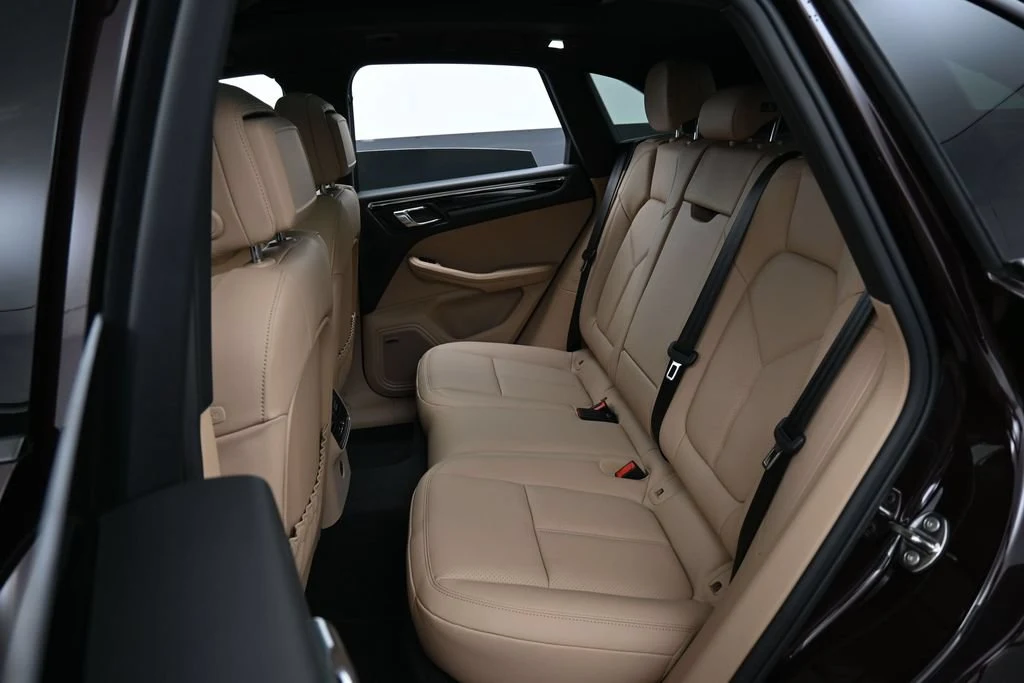 2026 Porsche Macan interior, seats, Black/Mojave Beige