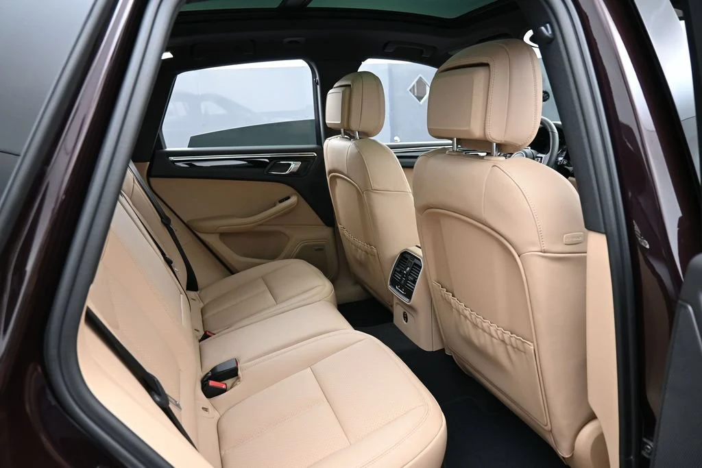 2026 Porsche Macan interior, seats, Black/Mojave Beige
