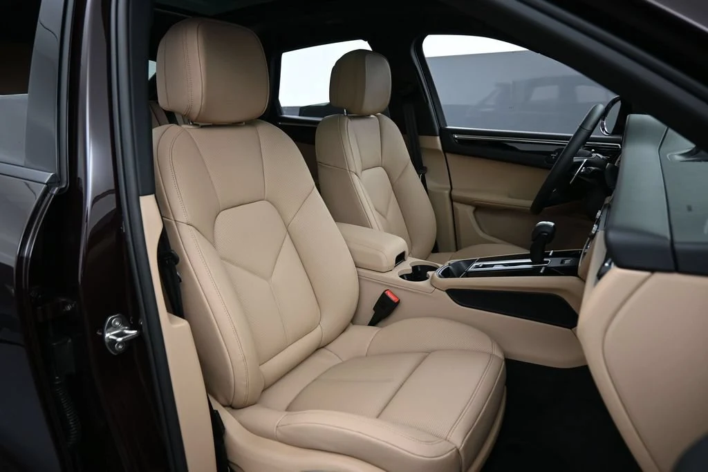 2026 Porsche Macan interior, seats, Black/Mojave Beige