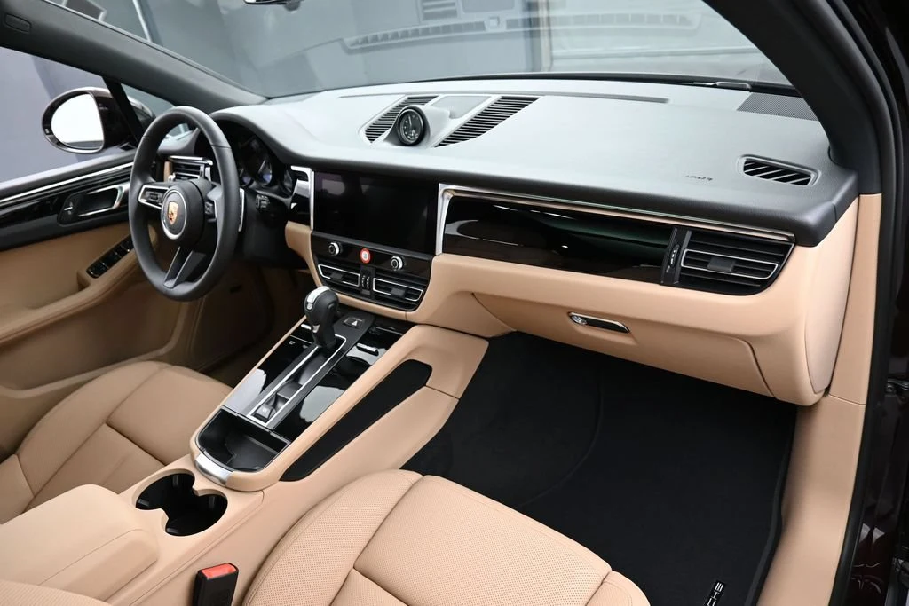 2026 Porsche Macan interior, Black/Mojave Beige