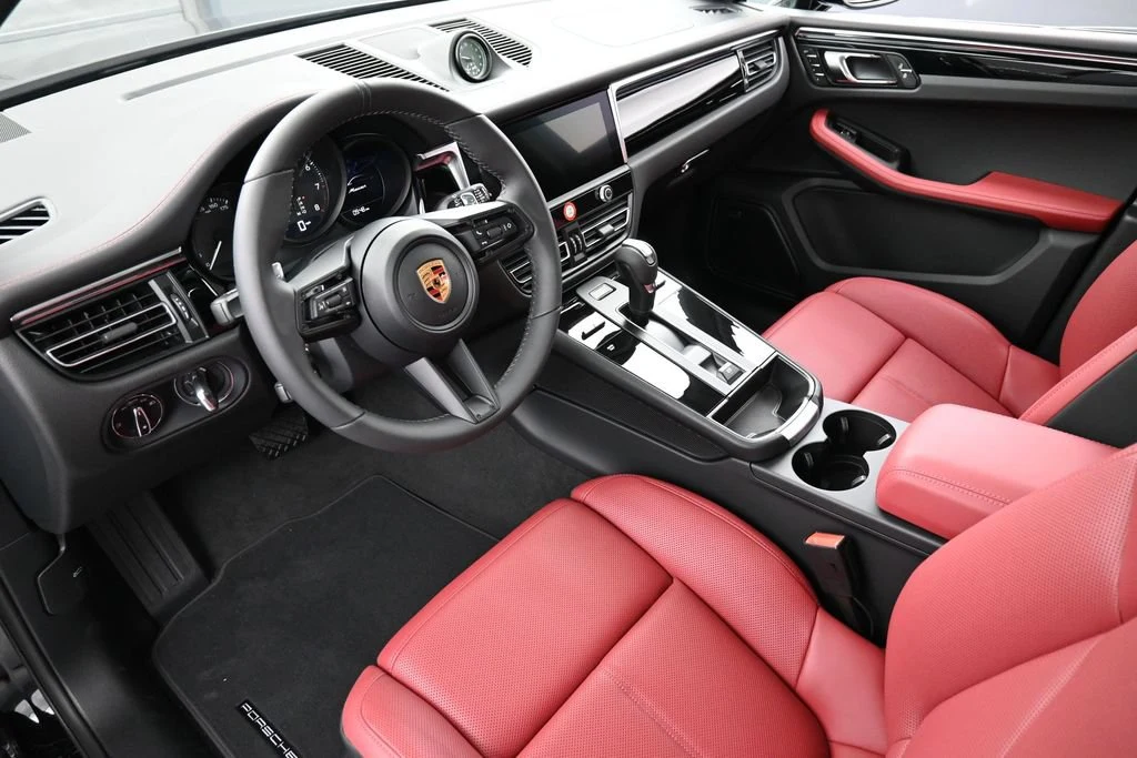 2026 Porsche Macan interior, Black/Bordeaux Red