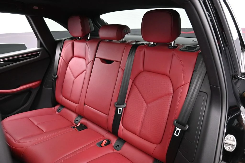 2026 Porsche Macan interior, seats, Black/Bordeaux Red