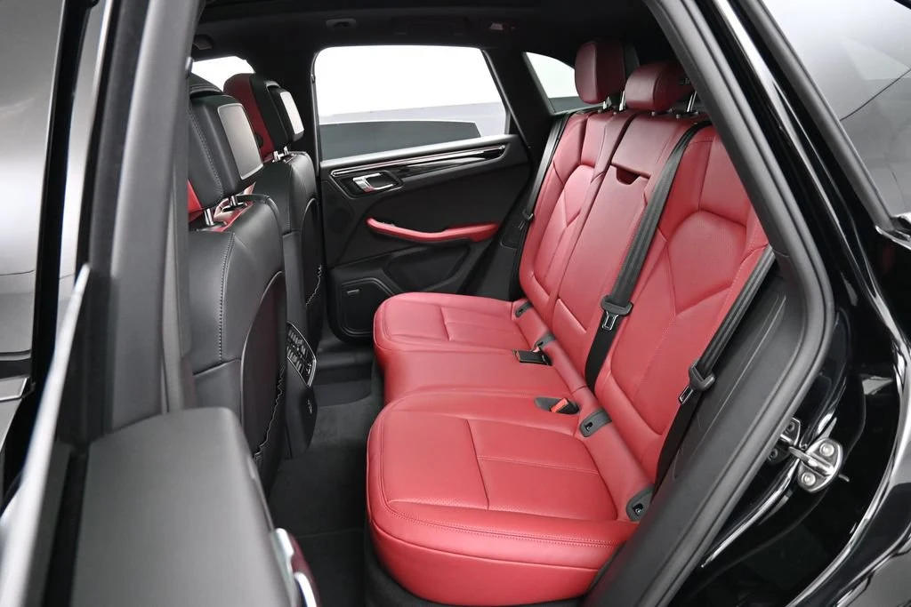 2026 Porsche Macan interior, seats, Black/Bordeaux Red