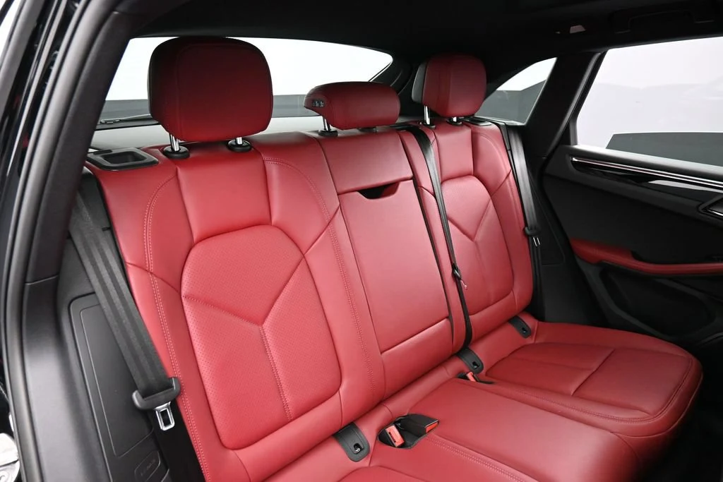 2026 Porsche Macan interior, seats, Black/Bordeaux Red