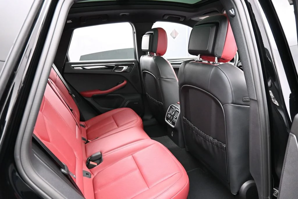 2026 Porsche Macan interior, seats, Black/Bordeaux Red