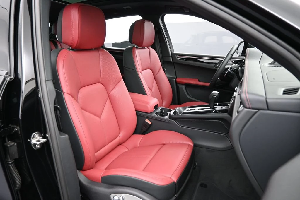 2026 Porsche Macan interior, seats, Black/Bordeaux Red