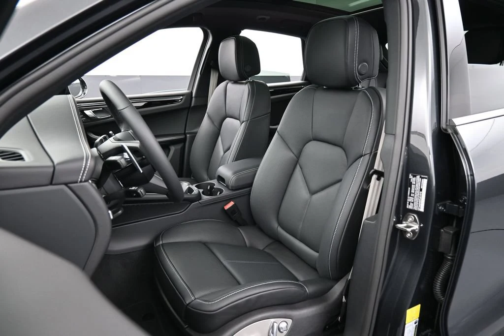 2026 Porsche Macan interior, seats, Black