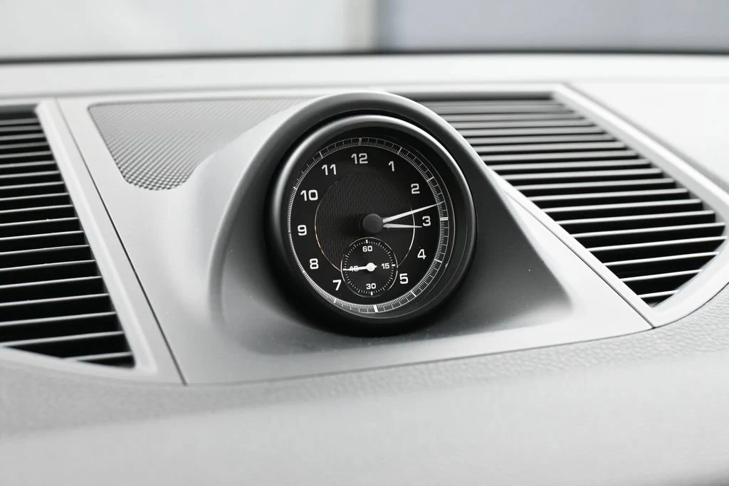 2026 Porsche Macan interior, Black/Mojave Beige