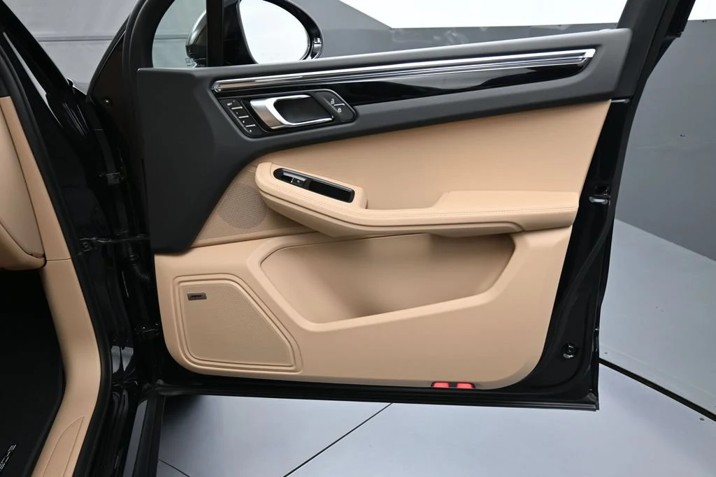 2026 Porsche Macan interior, door panel, Black/Mojave Beige