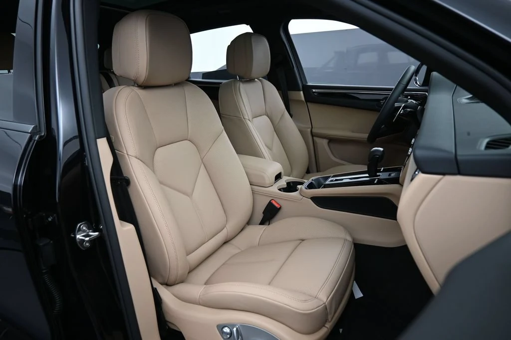 2026 Porsche Macan interior, seats, Black/Mojave Beige
