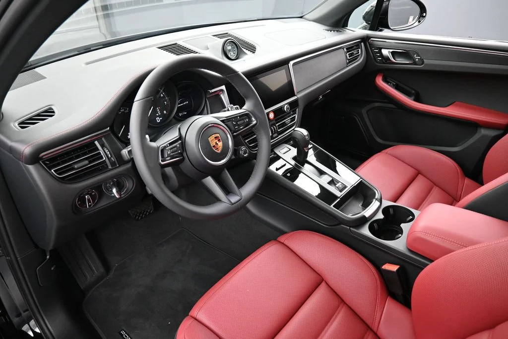 2026 Porsche Macan GTS interior, Black/Bordeaux Red