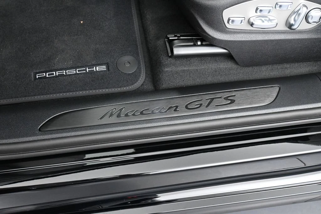 2026 Porsche Macan GTS interior, door sill, Black/Bordeaux Red