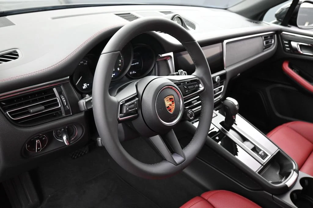 2026 Porsche Macan GTS interior, Black/Bordeaux Red