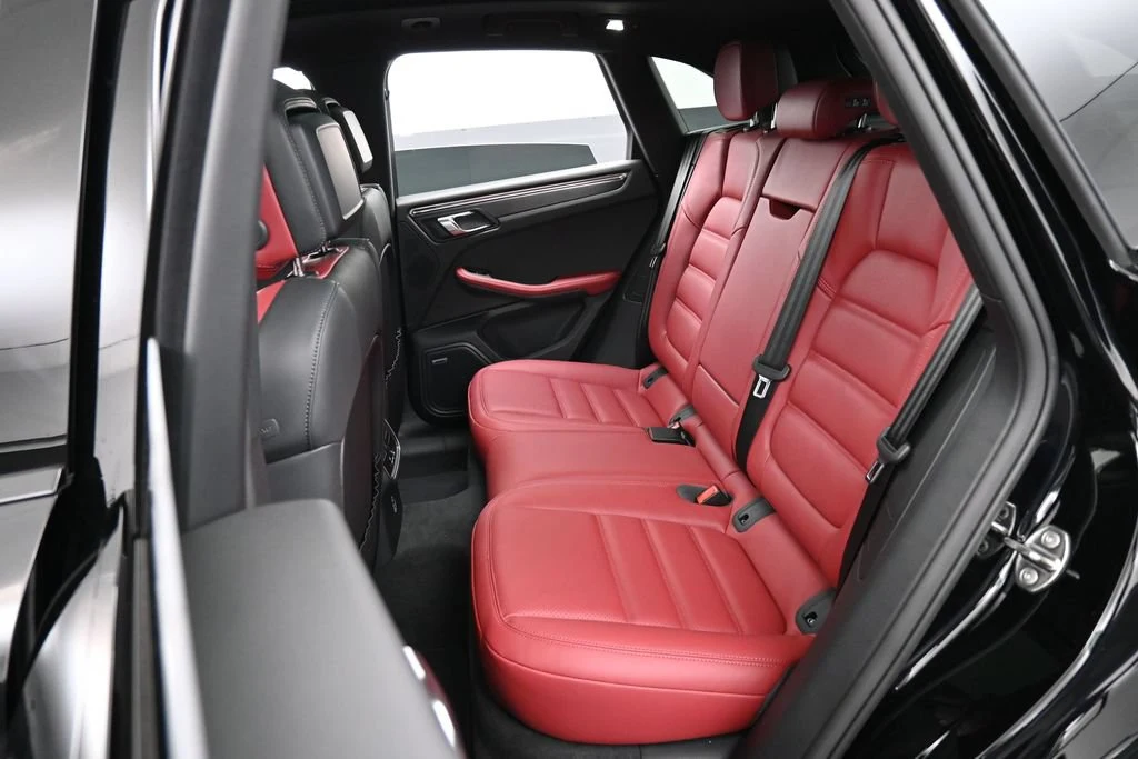 2026 Porsche Macan GTS interior, seats, Black/Bordeaux Red
