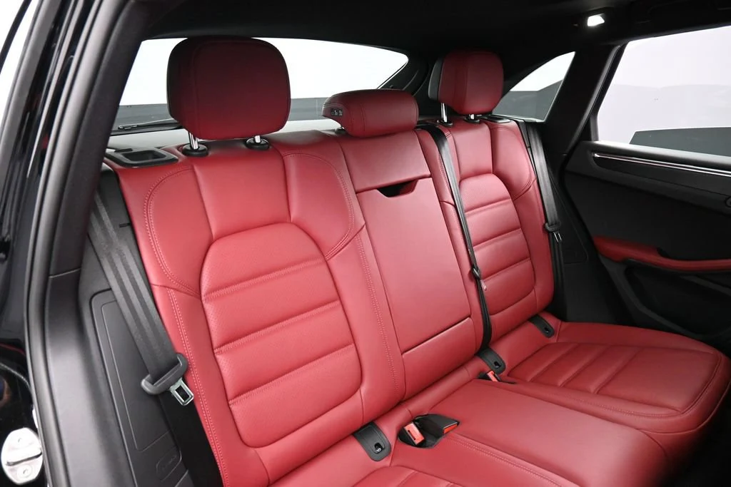 2026 Porsche Macan GTS interior, seats, Black/Bordeaux Red