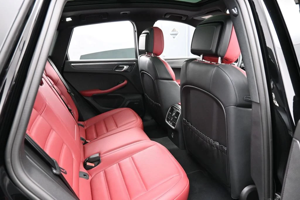 2026 Porsche Macan GTS interior, seats, Black/Bordeaux Red
