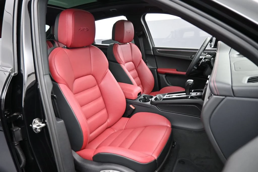 2026 Porsche Macan GTS interior, seats, Black/Bordeaux Red