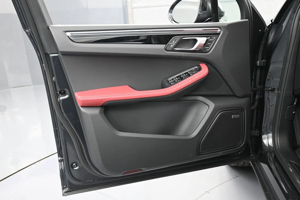 2026 Porsche Macan interior, door panel, Black/Bordeaux Red