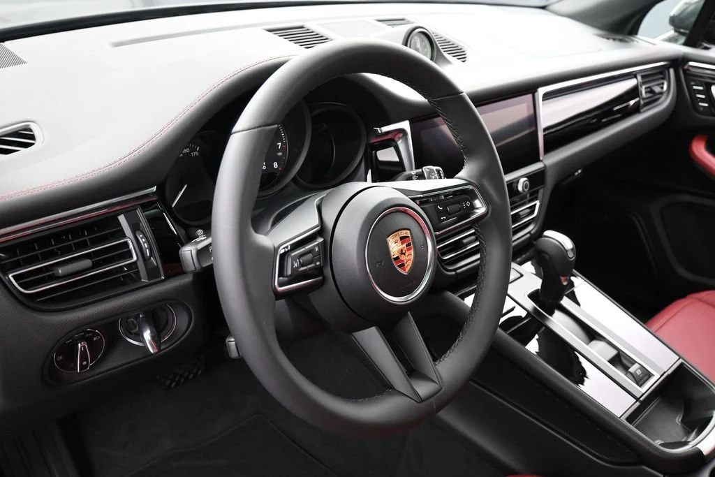 2026 Porsche Macan interior, Black/Bordeaux Red