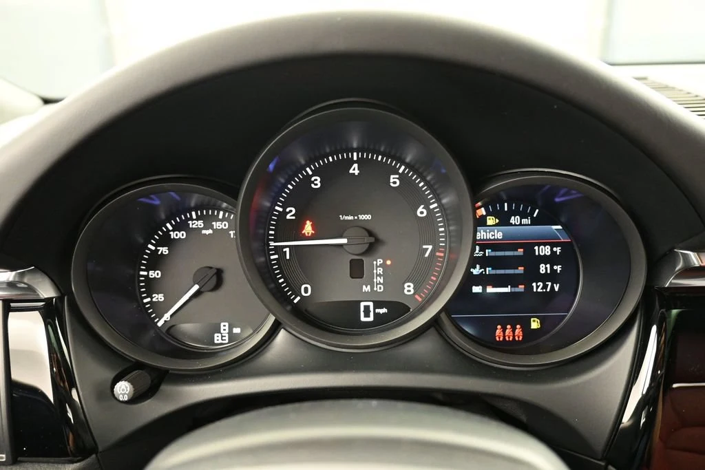 2026 Porsche Macan interior, Black/Bordeaux Red