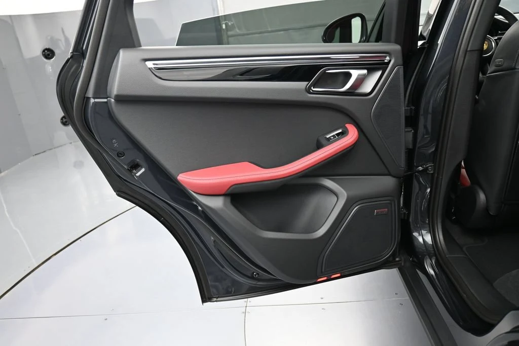 2026 Porsche Macan interior, door panel, Black/Bordeaux Red