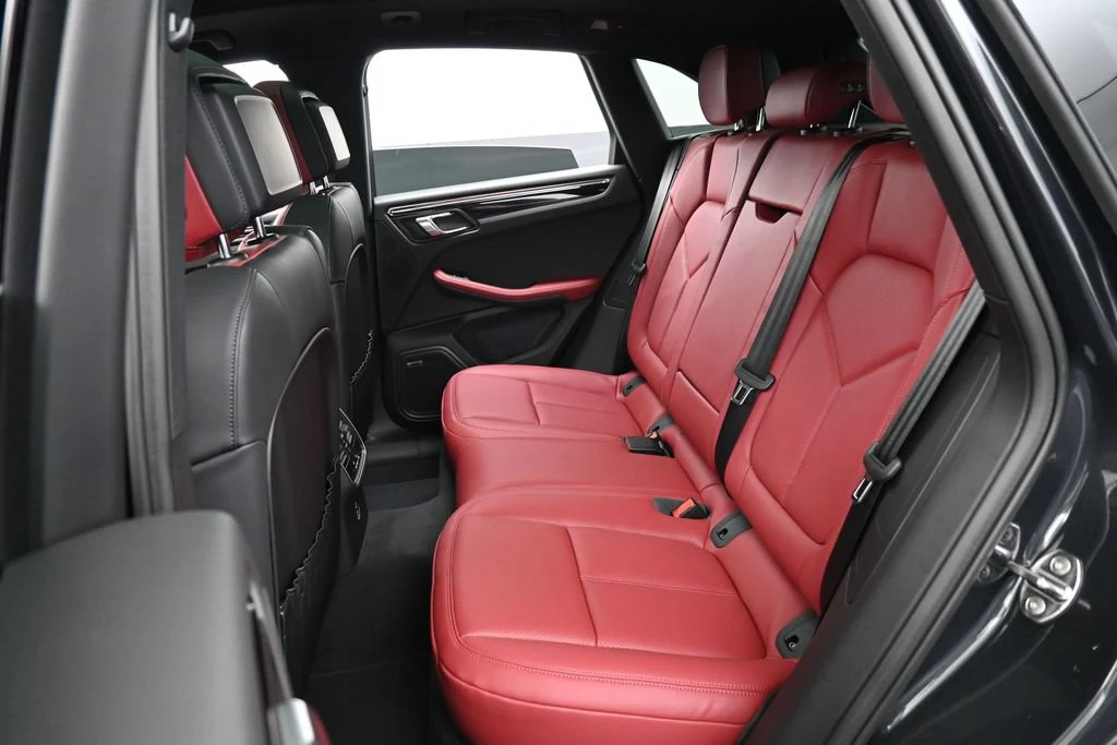 2026 Porsche Macan interior, seats, Black/Bordeaux Red