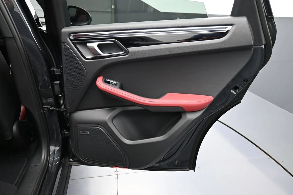 2026 Porsche Macan interior, door panel, Black/Bordeaux Red