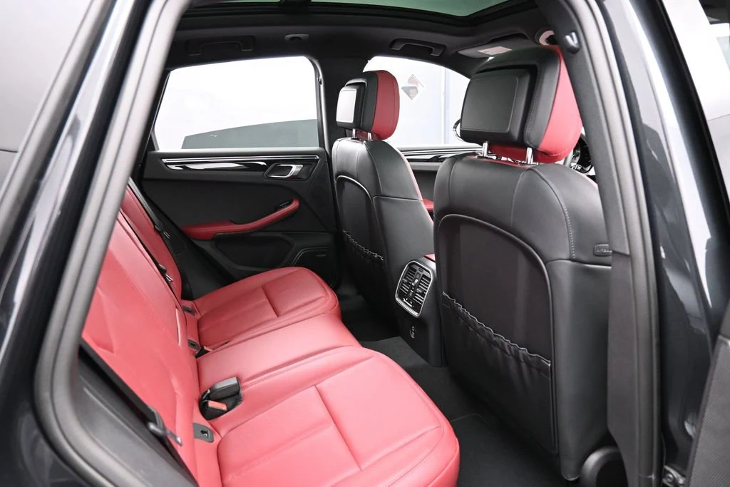2026 Porsche Macan interior, seats, Black/Bordeaux Red