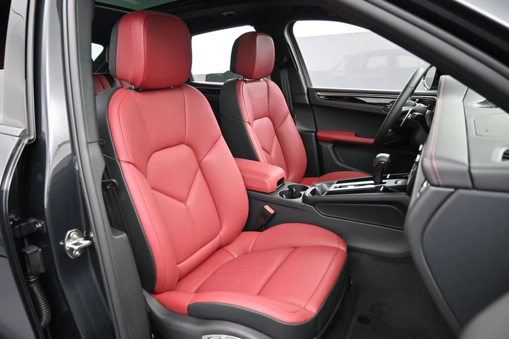 2026 Porsche Macan interior, seats, Black/Bordeaux Red