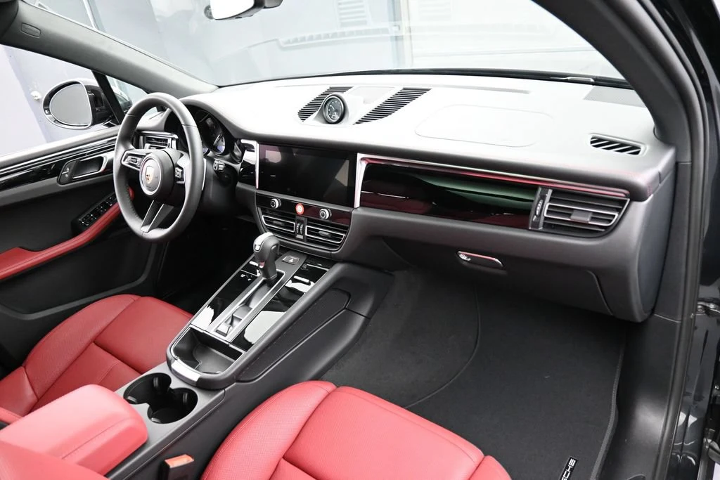 2026 Porsche Macan interior, Black/Bordeaux Red