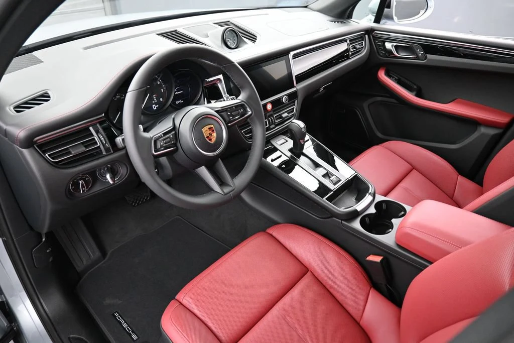 2026 Porsche Macan interior, Black/Bordeaux Red