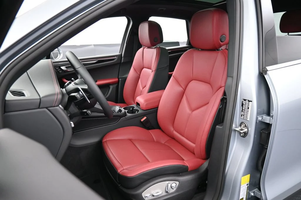 2026 Porsche Macan interior, seats, Black/Bordeaux Red