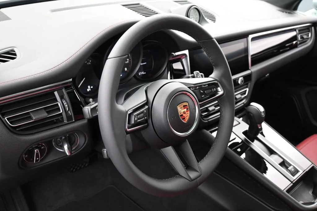 2026 Porsche Macan interior, Black/Bordeaux Red
