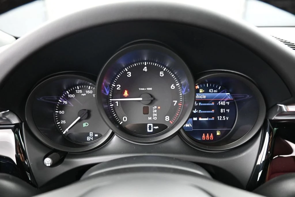 2026 Porsche Macan interior, Black/Bordeaux Red