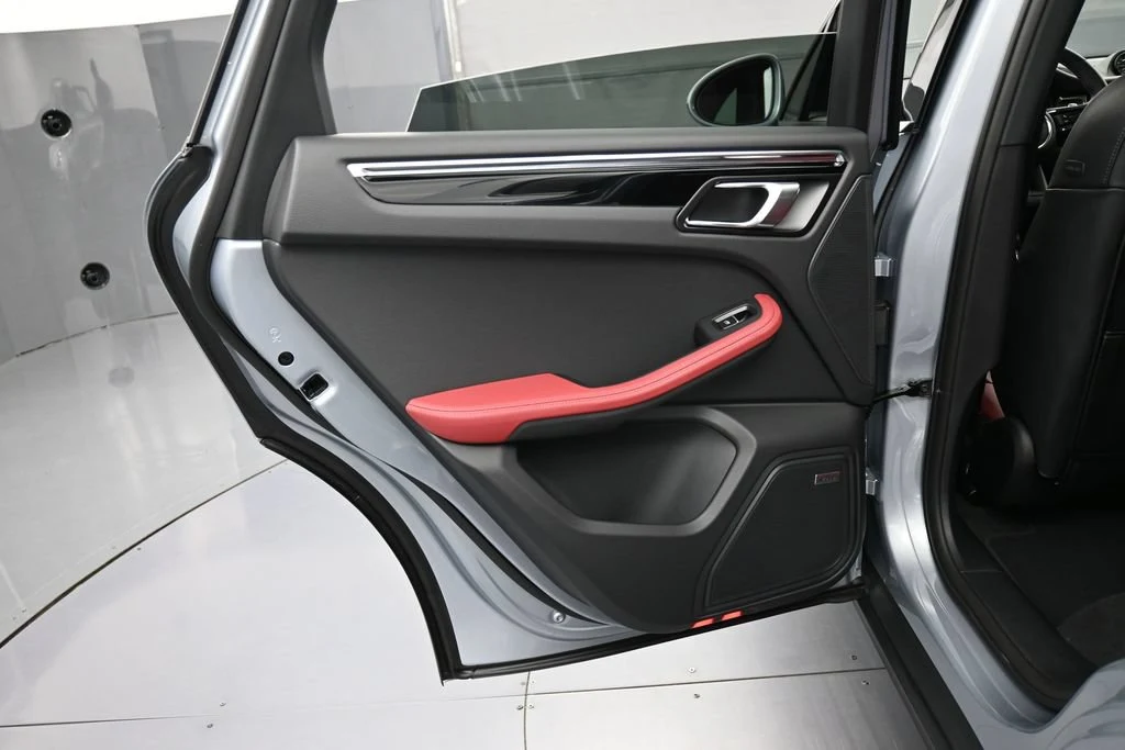 2026 Porsche Macan interior, door panel, Black/Bordeaux Red