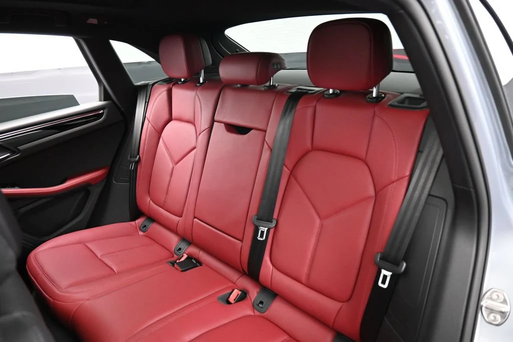 2026 Porsche Macan interior, seats, Black/Bordeaux Red