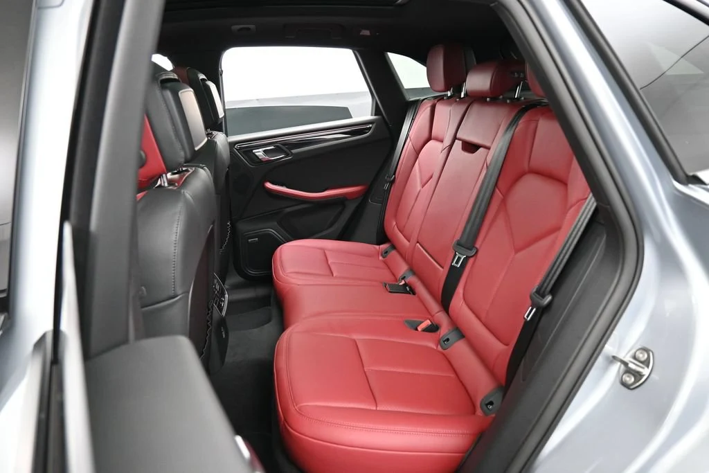 2026 Porsche Macan interior, seats, Black/Bordeaux Red