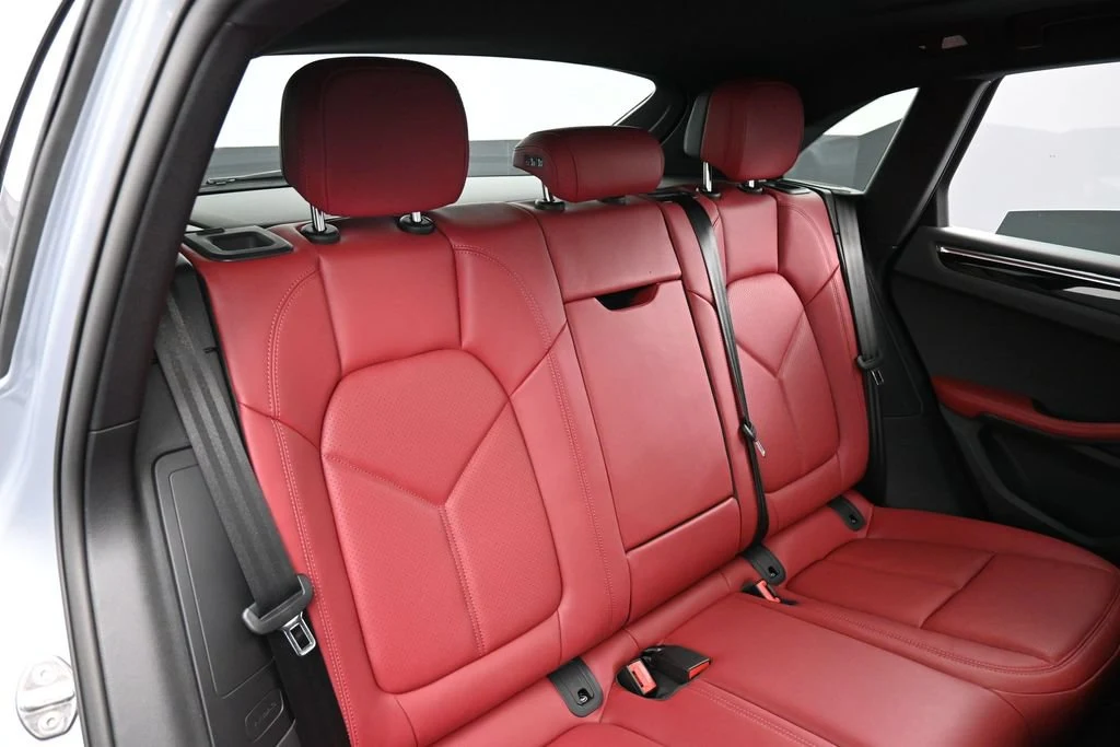 2026 Porsche Macan interior, seats, Black/Bordeaux Red