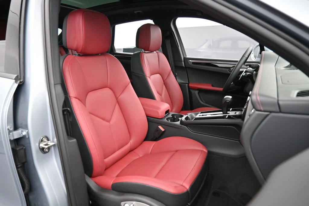 2026 Porsche Macan interior, seats, Black/Bordeaux Red