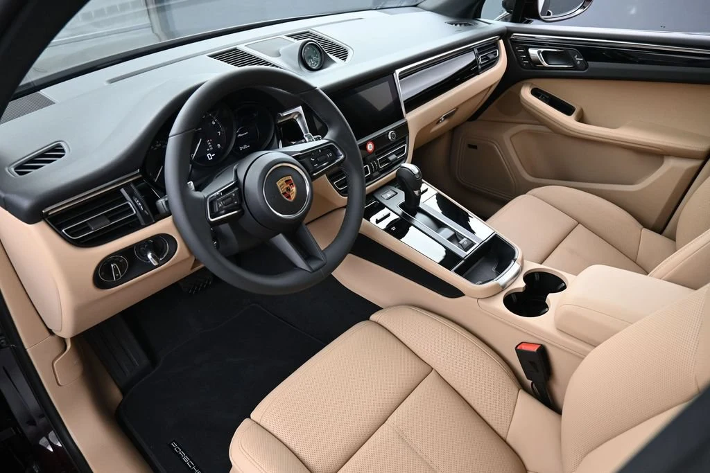 2026 Porsche Macan interior, Black/Mojave Beige