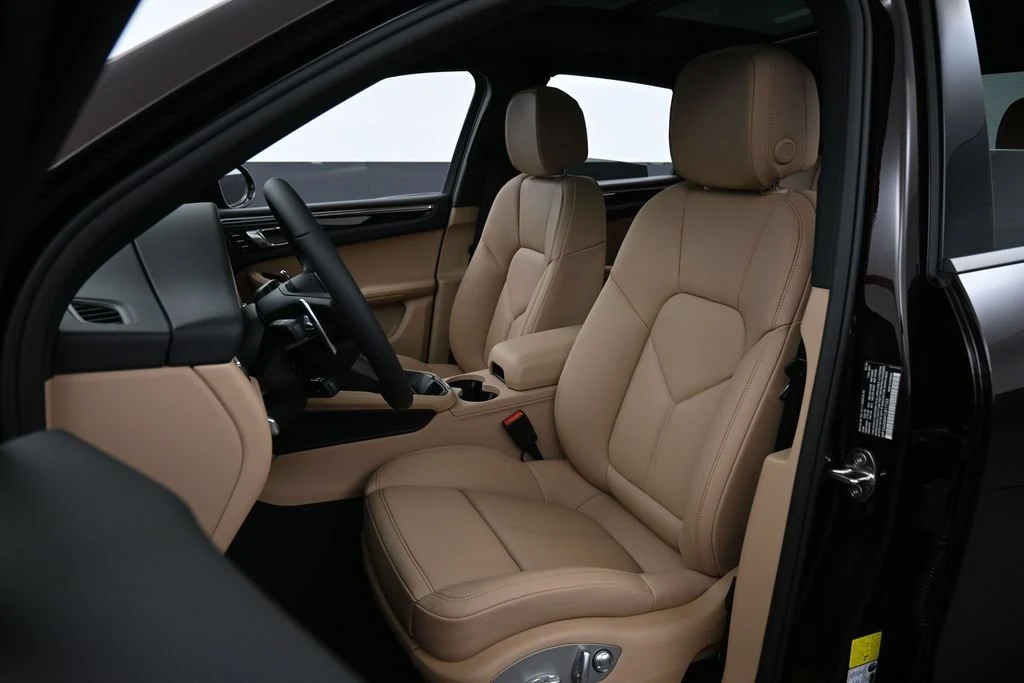 2026 Porsche Macan interior, seats, Black/Mojave Beige