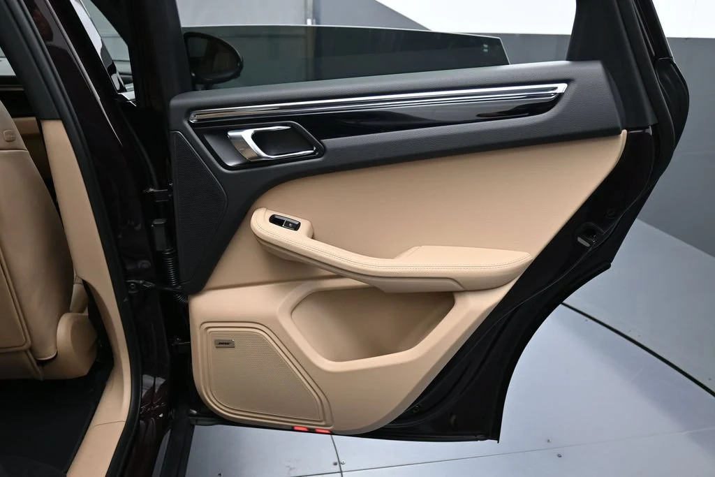 2026 Porsche Macan interior, door panel, Black/Mojave Beige